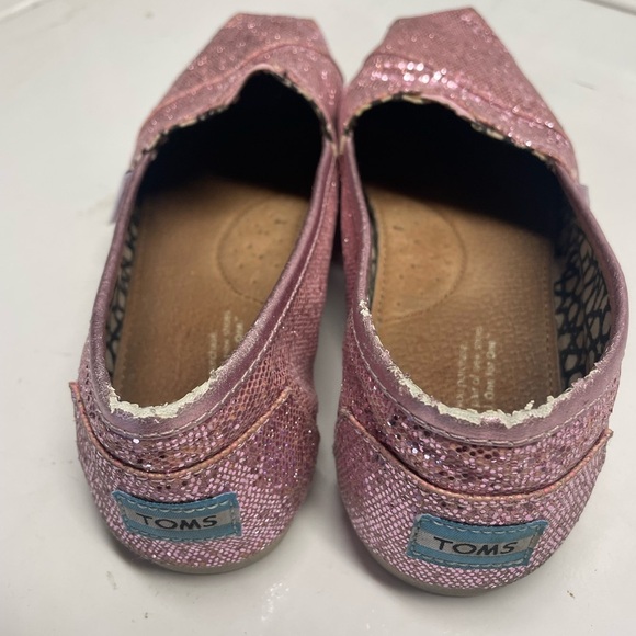 Pink sparkly toms size 8 comes with bag as well - Picture 3 of 4